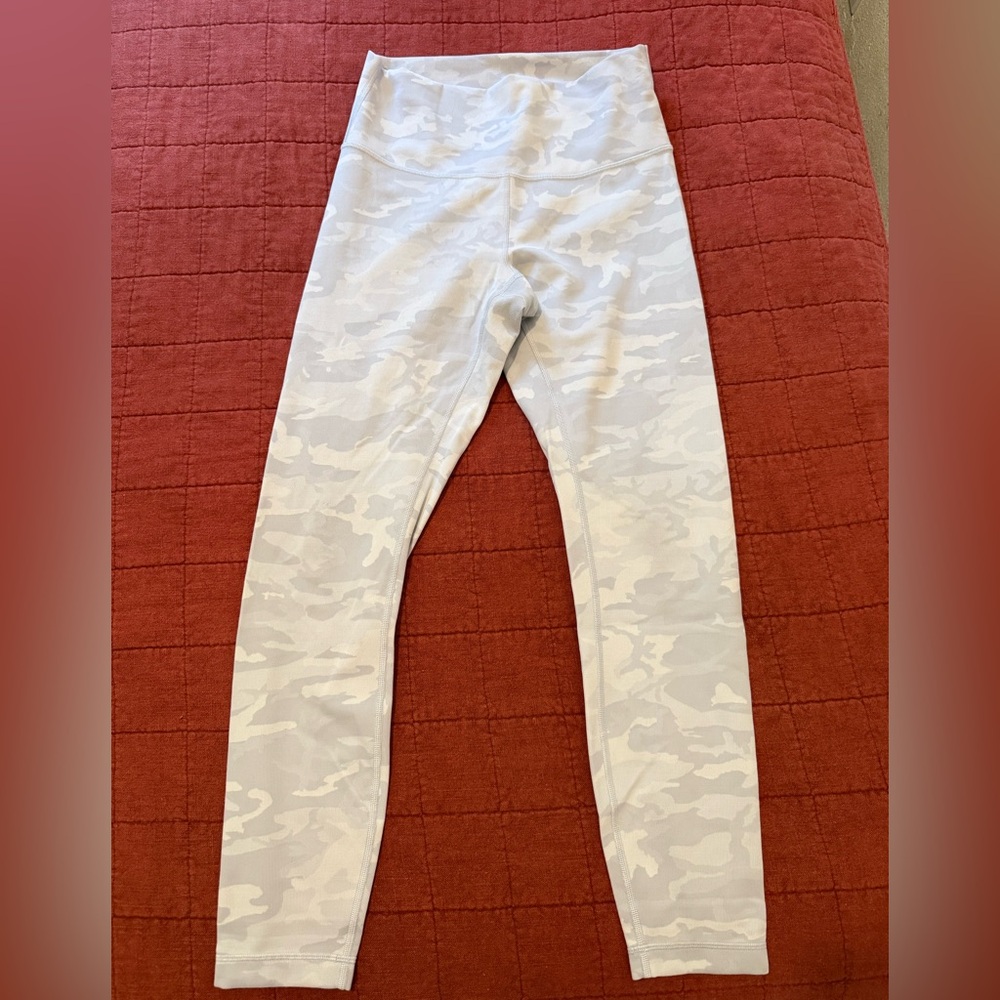 Lululemon Athletica Size 8. 25” inseam White Camouflage Leggings